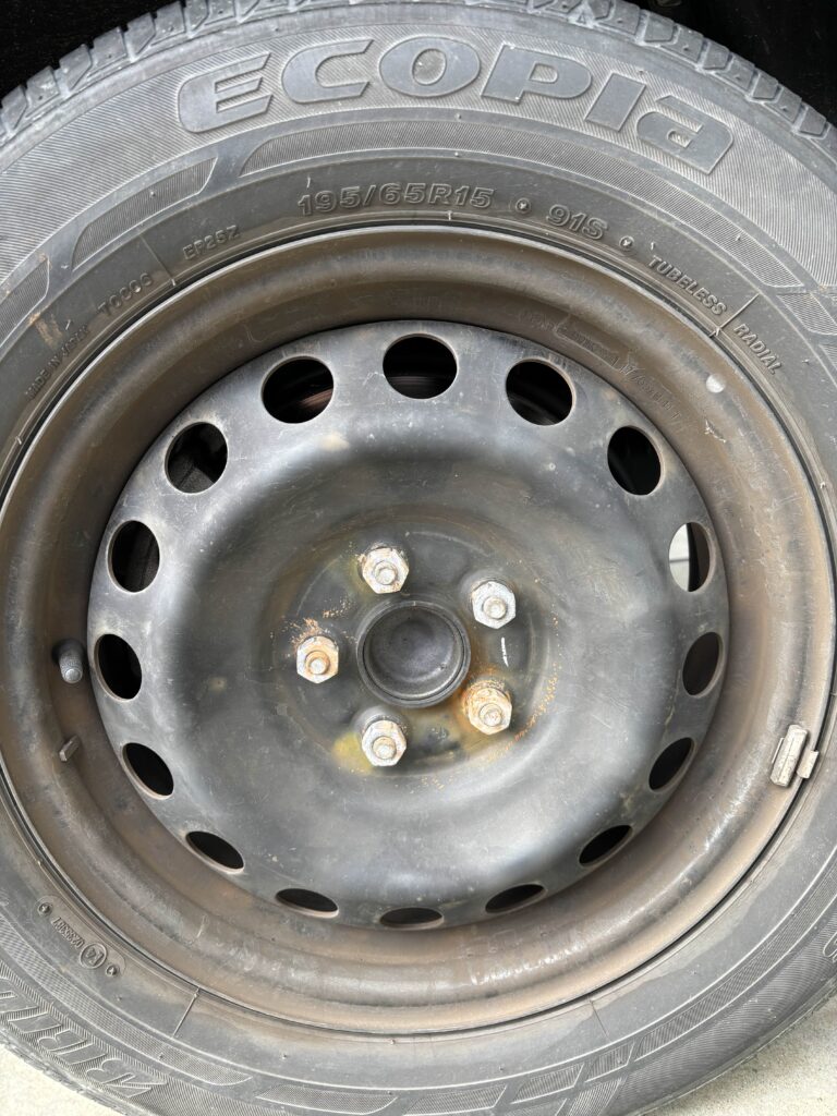 ナットが見えないタイヤの交換方法